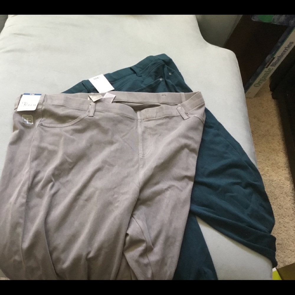 Set of two leggings, size 2 x, 1 teal 1 tan, nwt